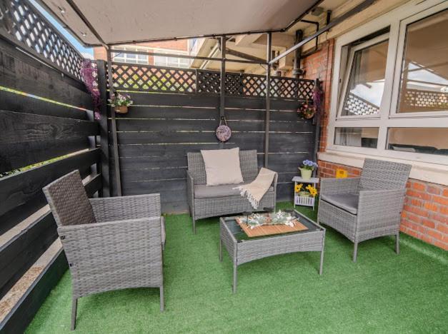 Charming Near Candawater Station - Access! Апартаменты *