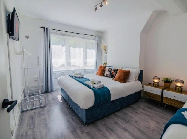 Апартаменты Charming Near Candawater Station - Access! Лондон
