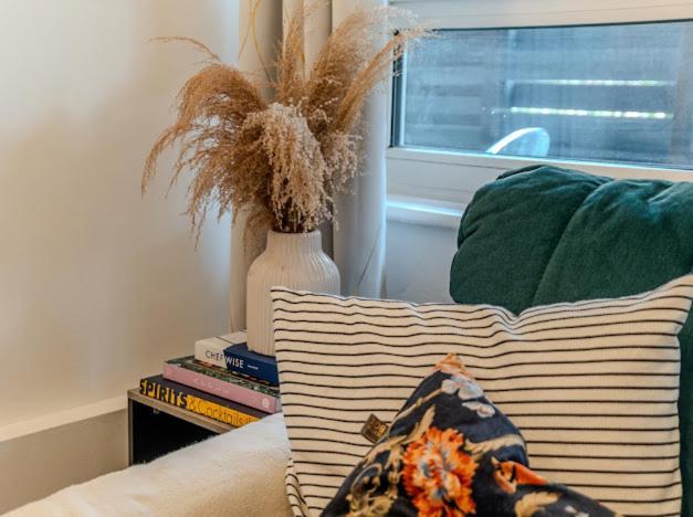 Charming Near Candawater Station - Access!